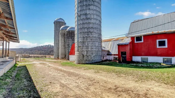 $1,649,000 | N3684 Claire Road, Franklin, WI 54642