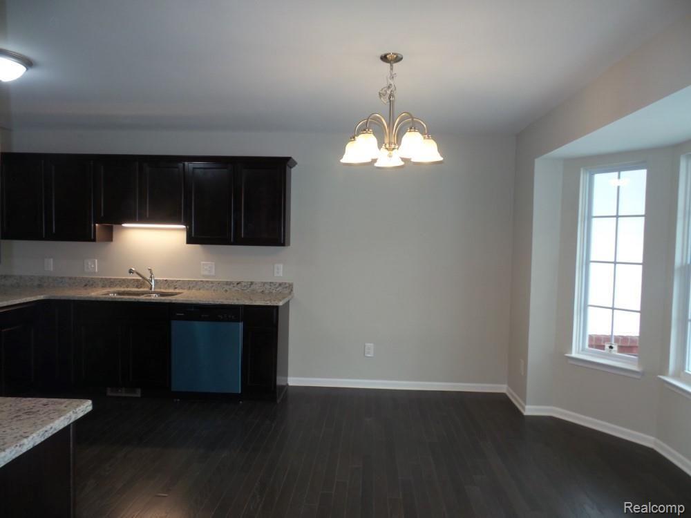 808 Nelson's Ridge Drive, Unit 26 Howell, MI 48843 - Photo 5 of 27 5.jpg
