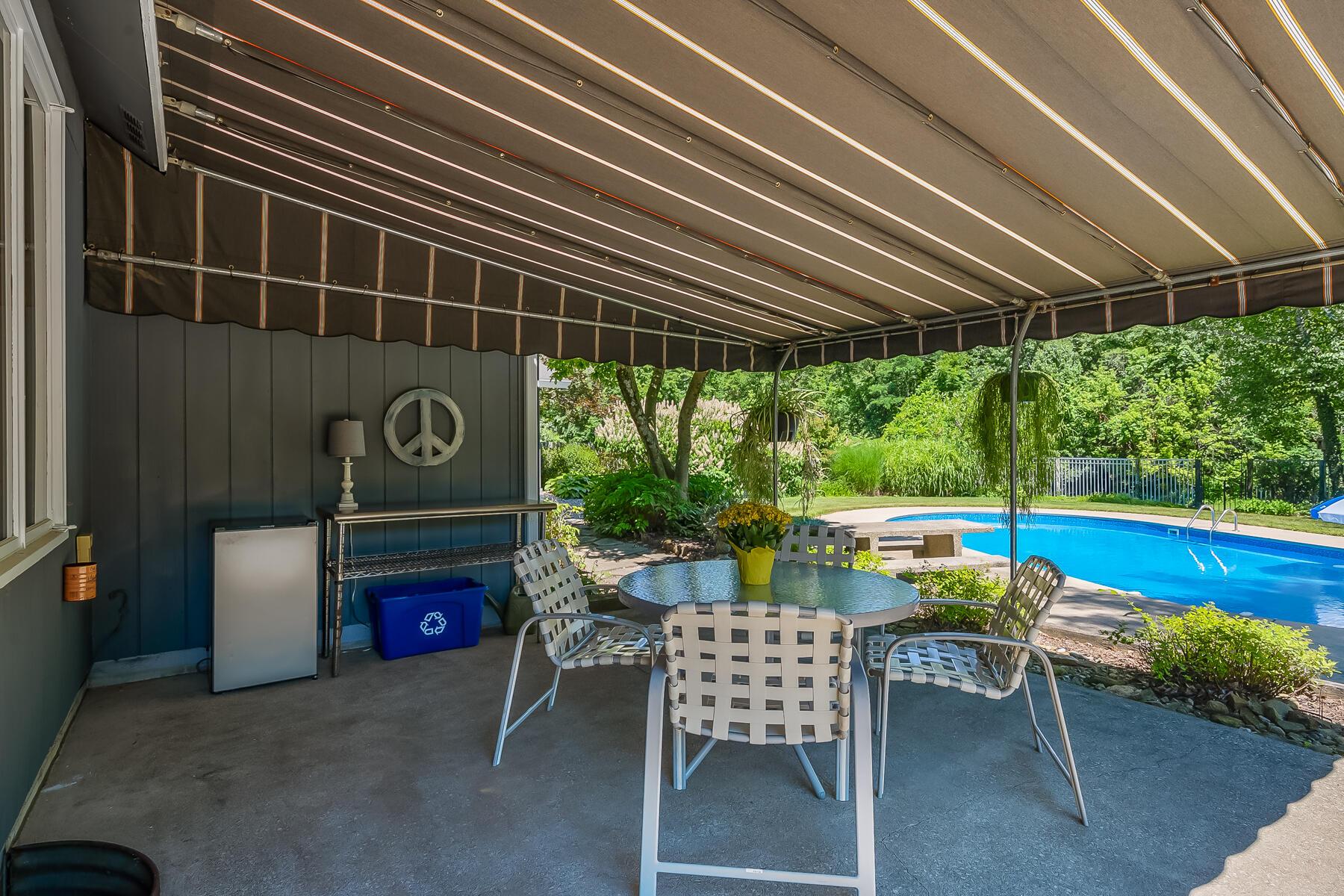 4082 Clotts Road Columbus, OH 43230 - Photo 55 of 76 COVERED PATIO