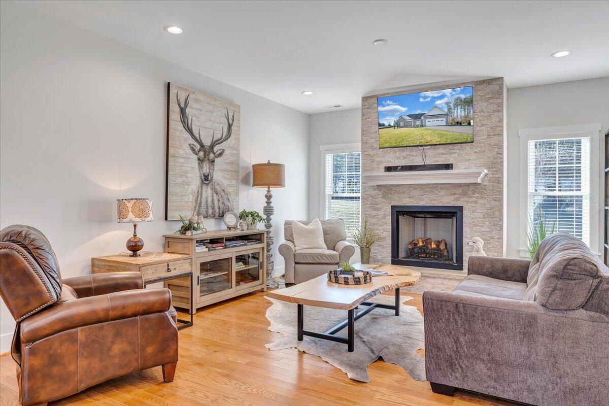 6340 Scruggs Road Moneta, VA 24121 - Photo 11 of 71 10-MIB05504