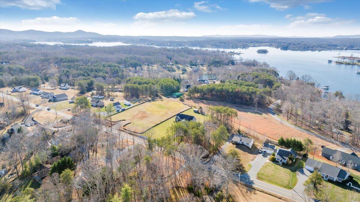 6340 Scruggs Road Moneta, VA 24121 - Photo 58 of 71 57-DJI_20251223000842_0125_D