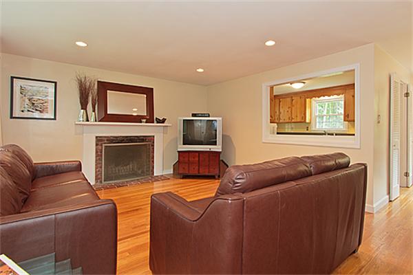 11 Spaulding Road Chelmsford, MA 01824 - Photo 3 of 17 Gallery Image 3