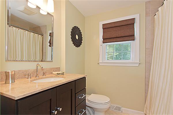 11 Spaulding Road Chelmsford, MA 01824 - Photo 8 of 17 Gallery Image 8