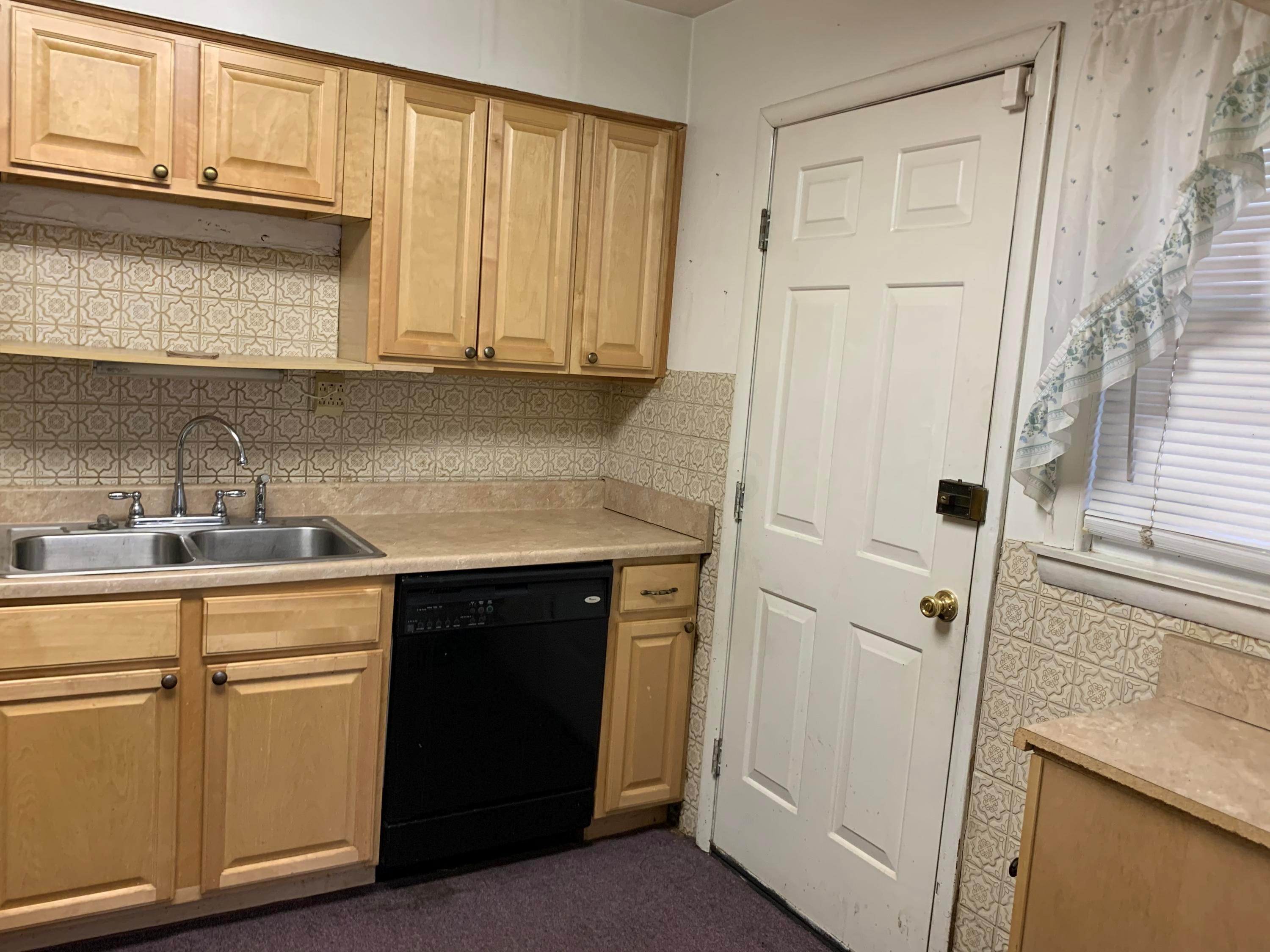 1587 Courtright Road Columbus, OH 43227 - Photo 3 of 29 Gallery Image 3