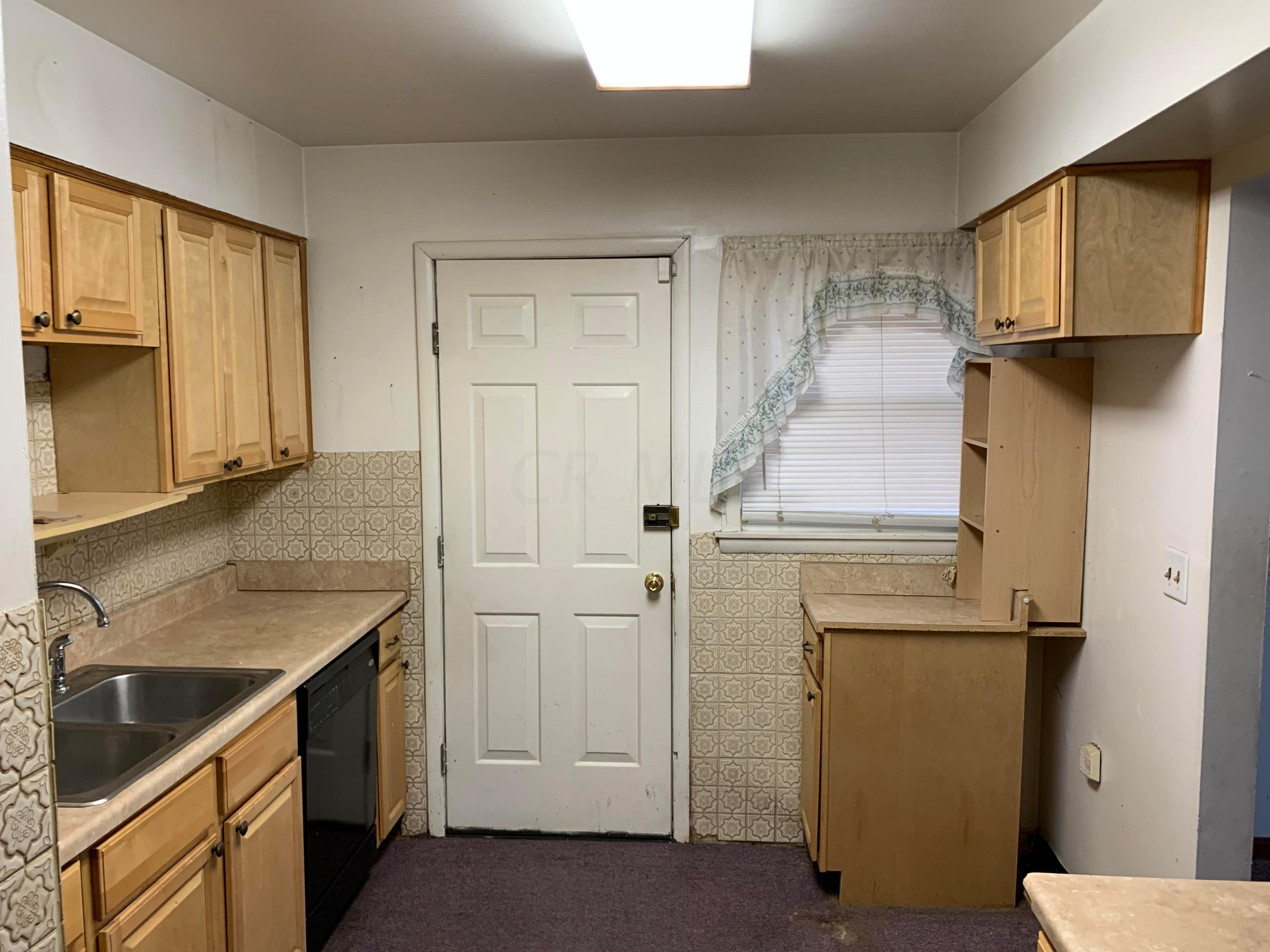 1587 Courtright Road Columbus, OH 43227 - Photo 5 of 29 Gallery Image 5