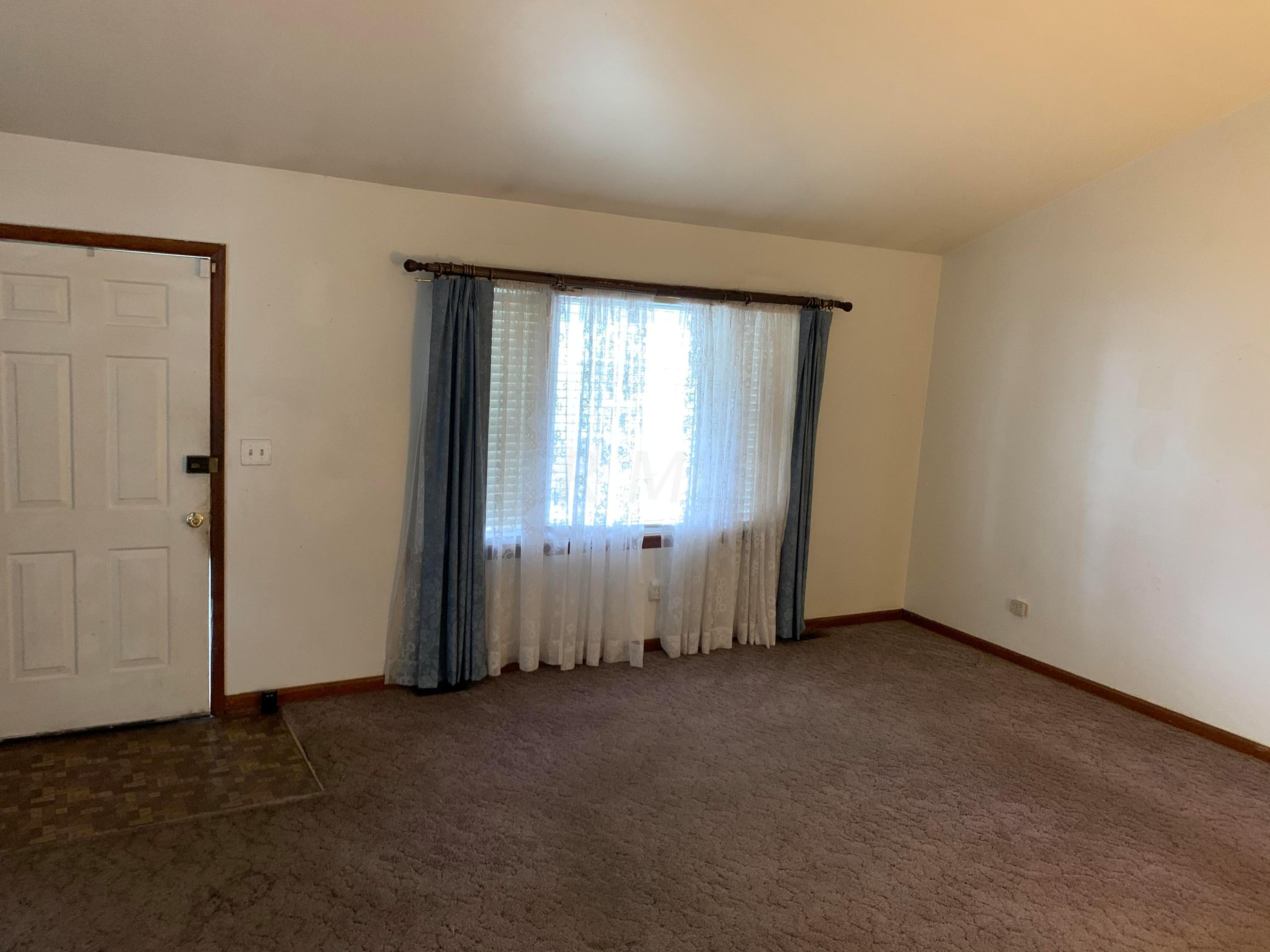 1587 Courtright Road Columbus, OH 43227 - Photo 6 of 29 Gallery Image 6