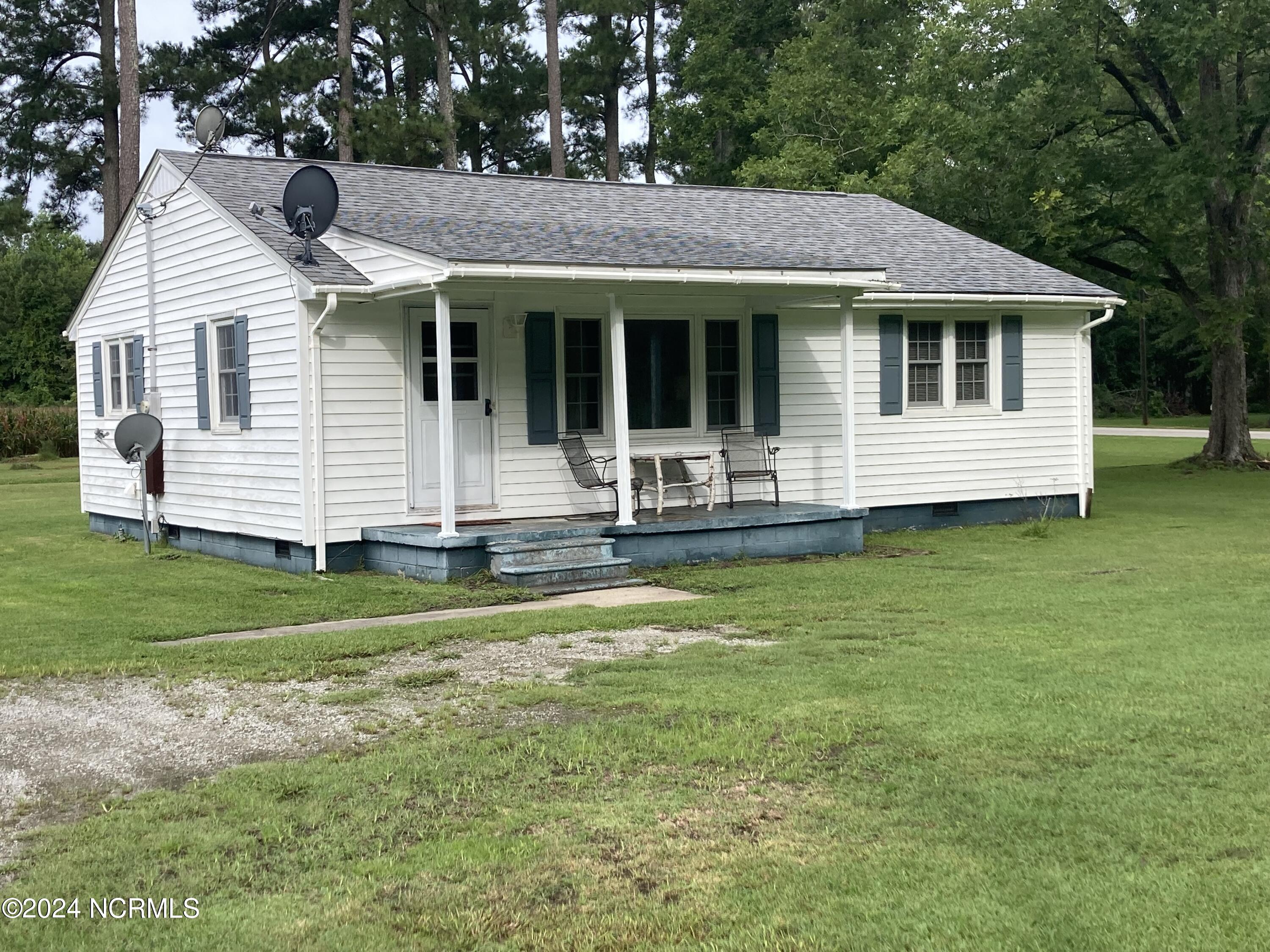 775 Shoo Fly Road New Bern, NC 28560 - Photo 1 of 18 House on 1.2 acres