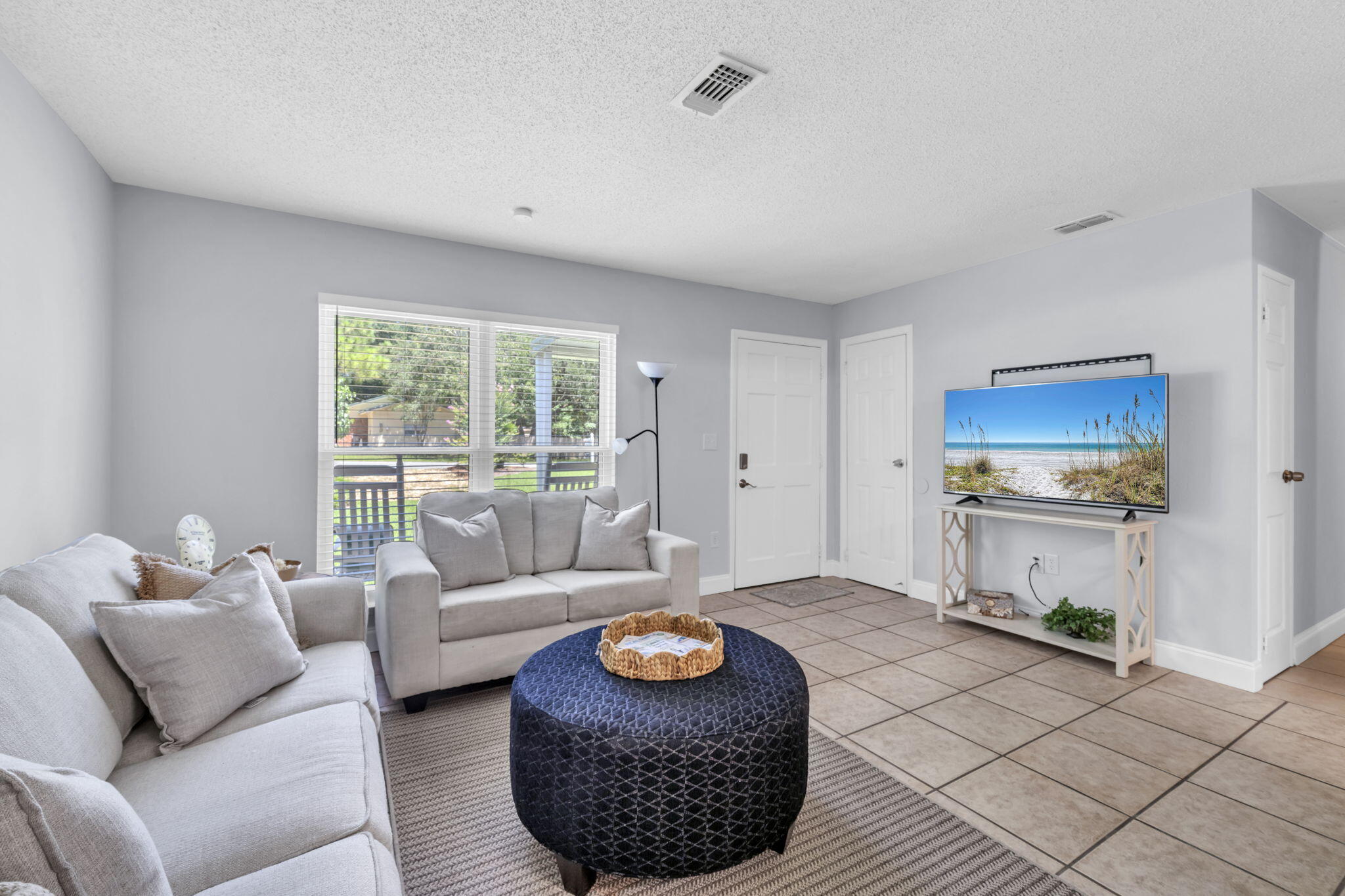 57 7th Street Shalimar, FL 32579 - Photo 11 of 36 57 7th St_ Living Room