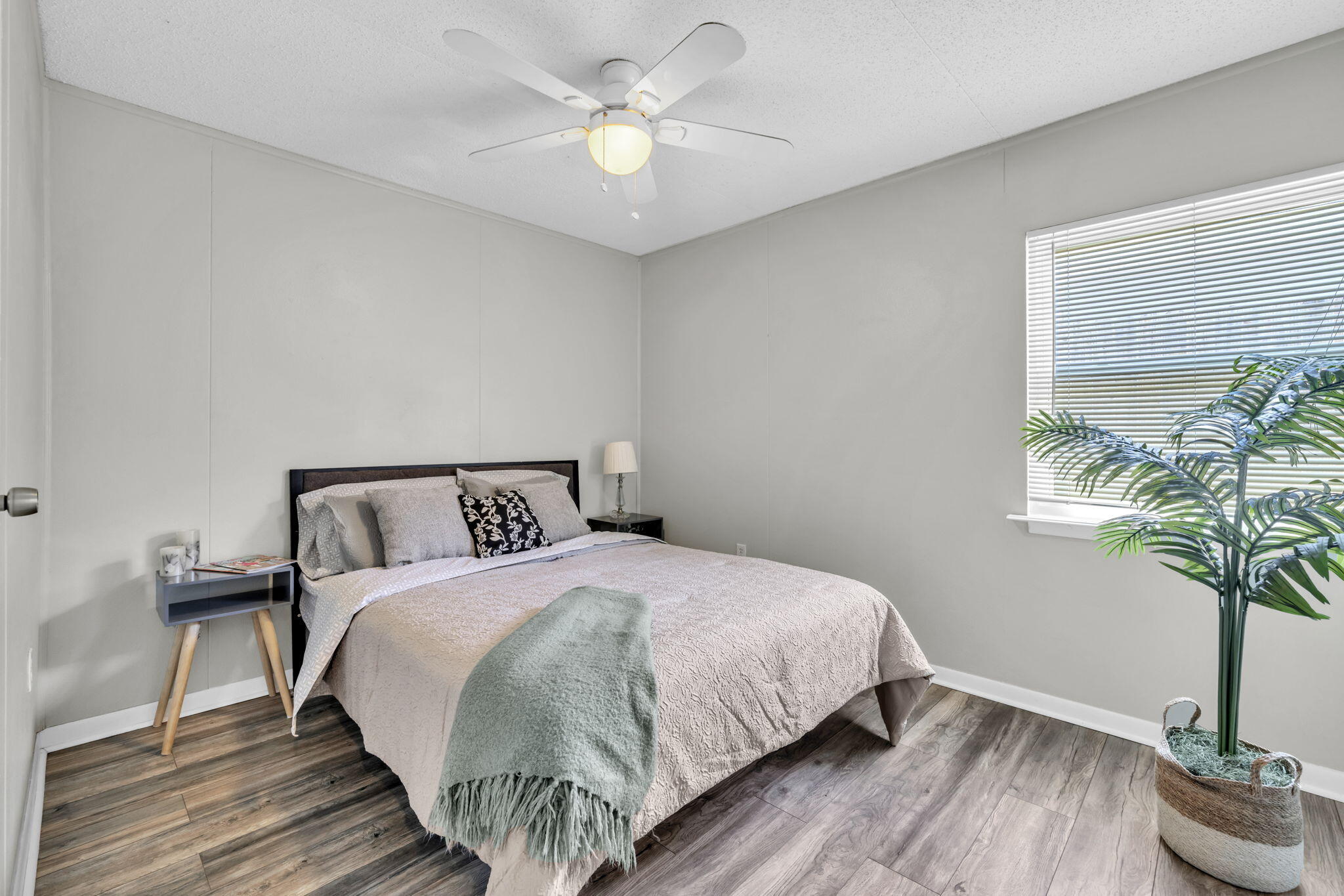 57 7th Street Shalimar, FL 32579 - Photo 16 of 36 57 7th St_Primary Bedroom