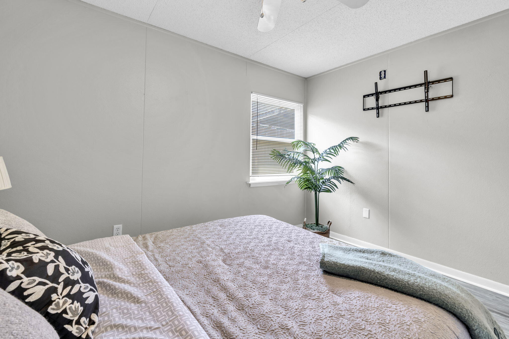 57 7th Street Shalimar, FL 32579 - Photo 17 of 36 57 7th St_Primary Bedroom