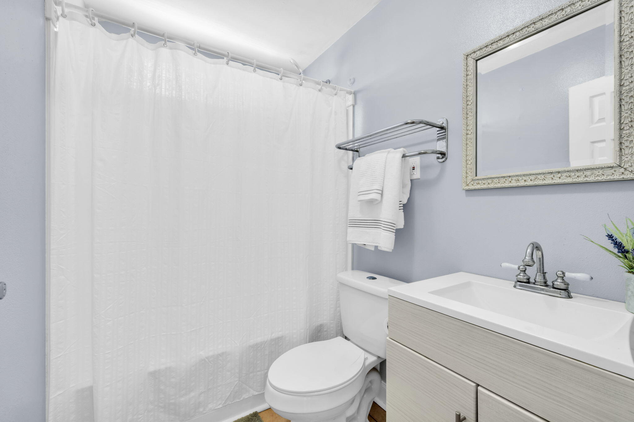 57 7th Street Shalimar, FL 32579 - Photo 18 of 36 57 7th St_ Full Bathroom