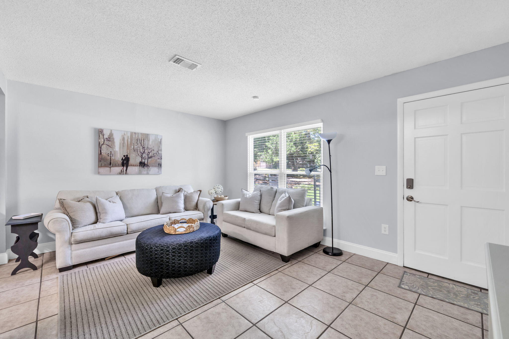 57 7th Street Shalimar, FL 32579 - Photo 9 of 36 57 7th St_ Living Room