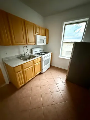 $1,500 | 132 39th Street, Unit A2, Union City, NJ 07087