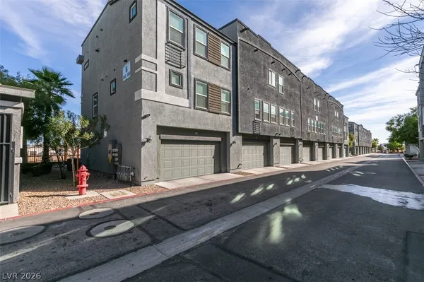 $2,195 | 9050 West Tropicana Avenue, Unit 1048, Las Vegas, NV 89147