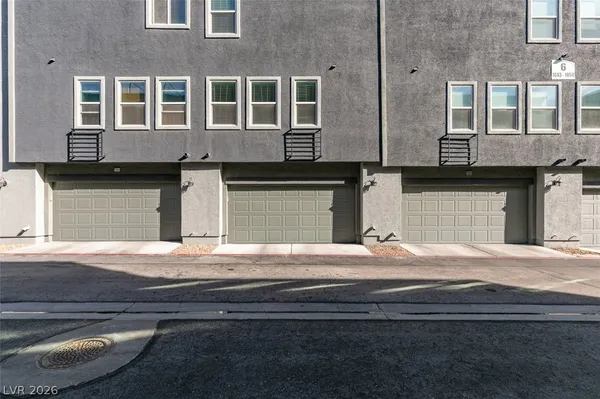 $2,195 | 9050 West Tropicana Avenue, Unit 1048, Las Vegas, NV 89147