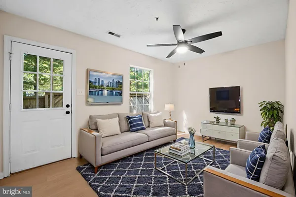 $328,000 | 1330 Hampshire Drive, Unit 7E, Frederick, MD 21702