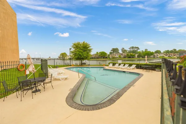$164,900 | 12600 Melville Drive, Unit 319B, Montgomery, TX 77356