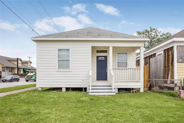 $1,395 | 702 40th Street, Galveston, TX 77550