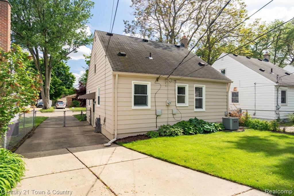 2222 Dorothea Road Berkley, MI 48072 - Photo 26 of 32