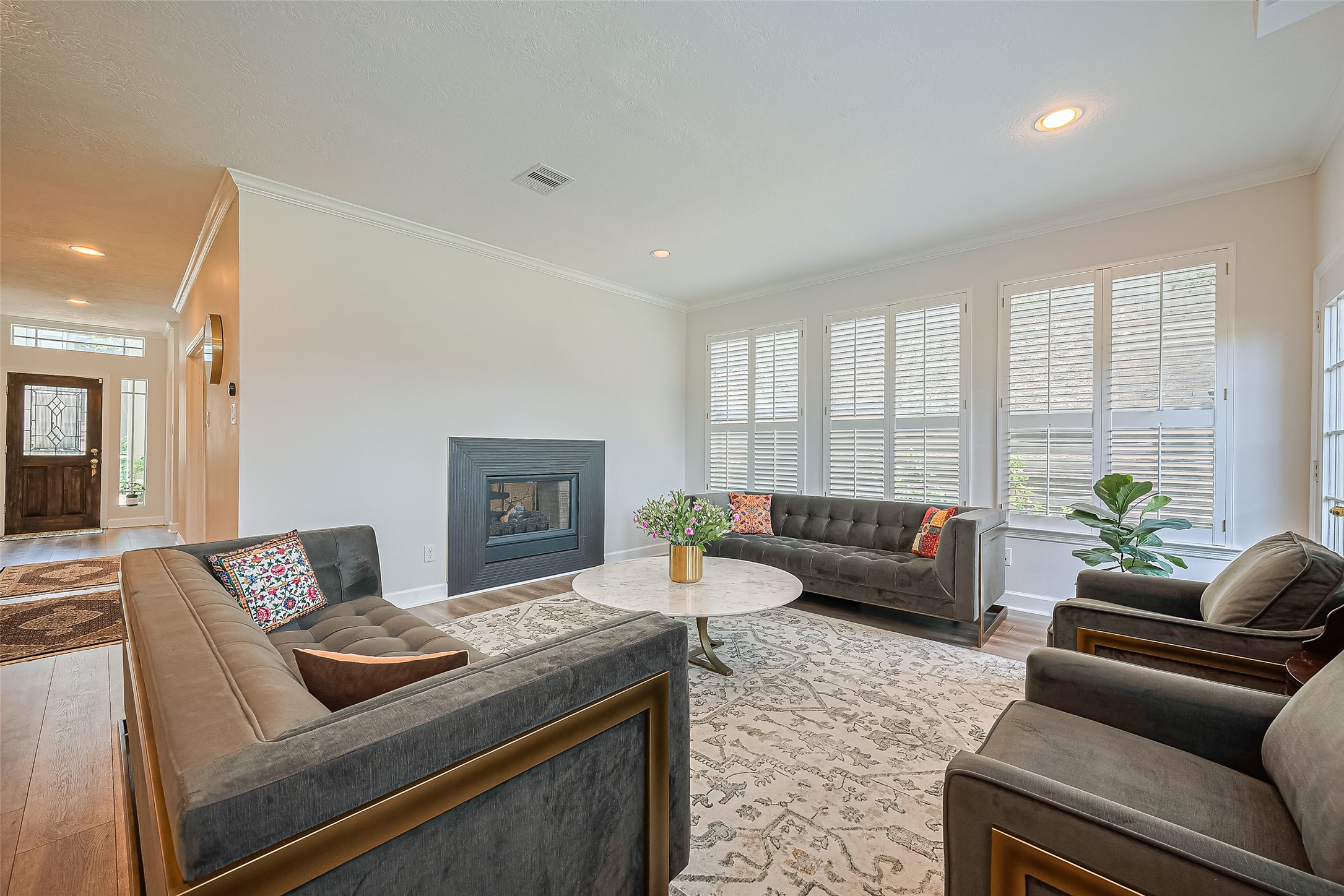 1413 Whispering Pines Drive, Unit 5 Houston, TX 77055 - Photo 22 of 47 a living room with furniture and a couch