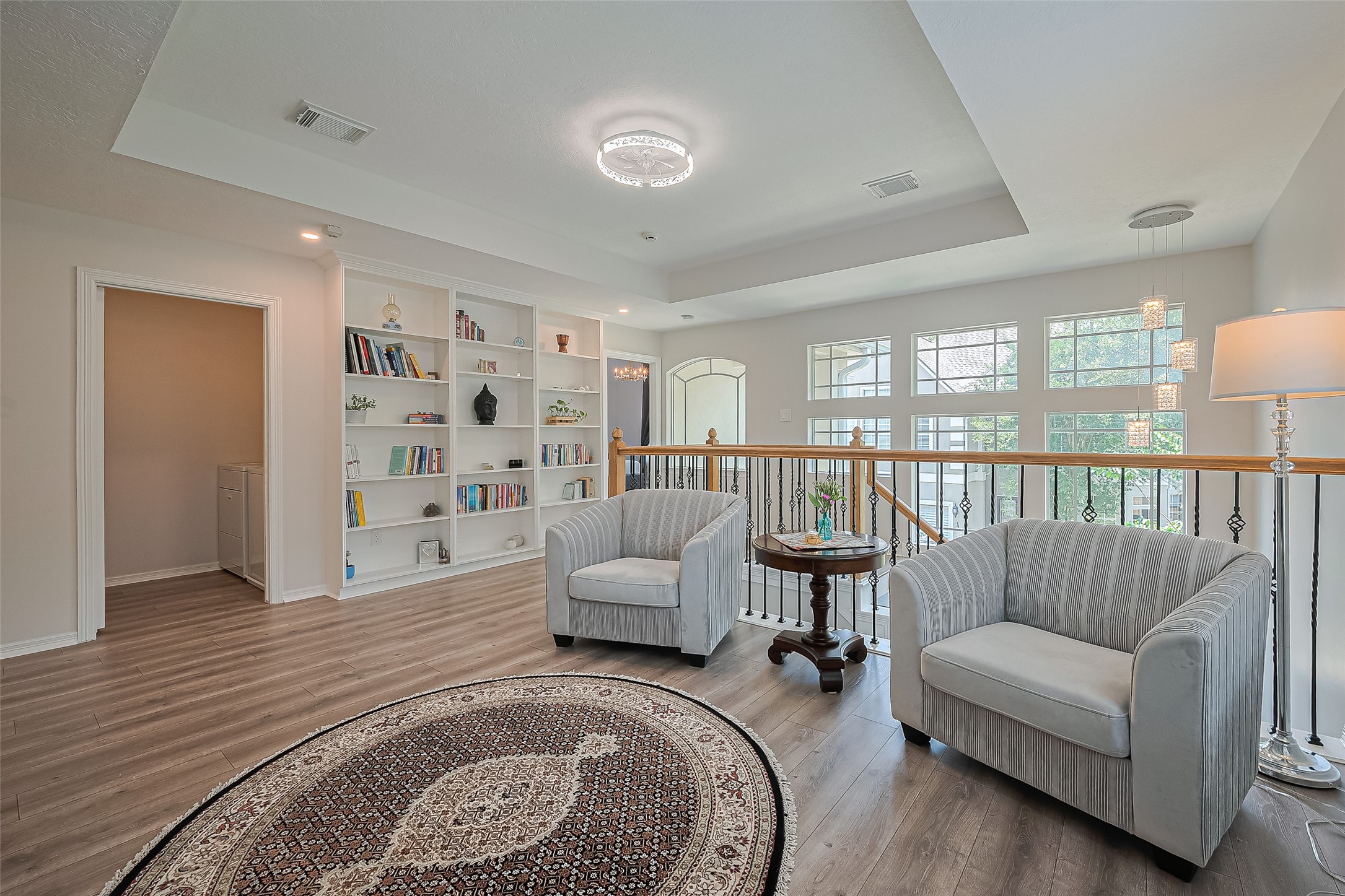 1413 Whispering Pines Drive, Unit 5 Houston, TX 77055 - Photo 29 of 47 a living room with furniture and a rug