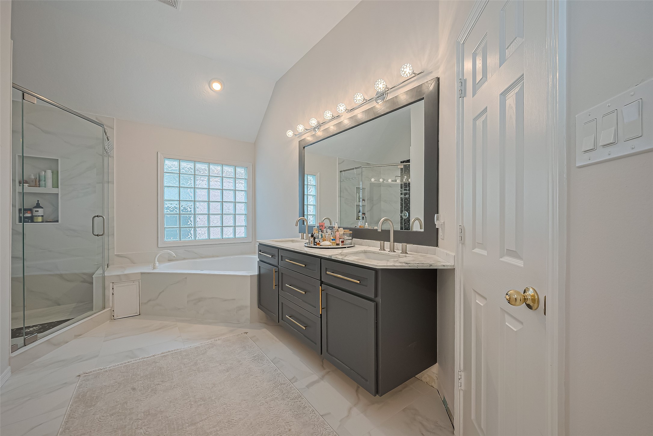 1413 Whispering Pines Drive, Unit 5 Houston, TX 77055 - Photo 34 of 47 a bathroom with a tub sink and mirror