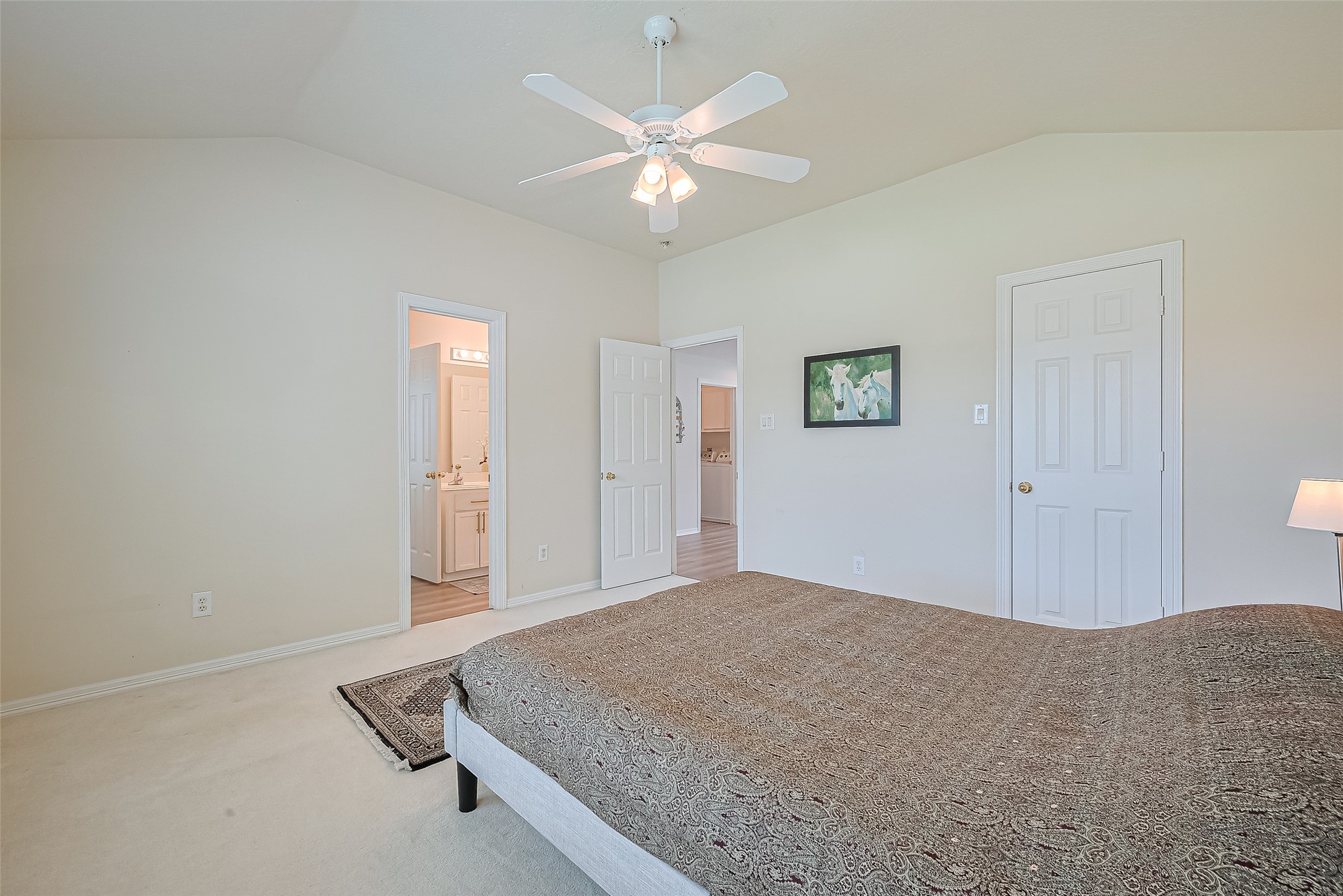 1413 Whispering Pines Drive, Unit 5 Houston, TX 77055 - Photo 38 of 47 a view of a livingroom with a ceiling fan