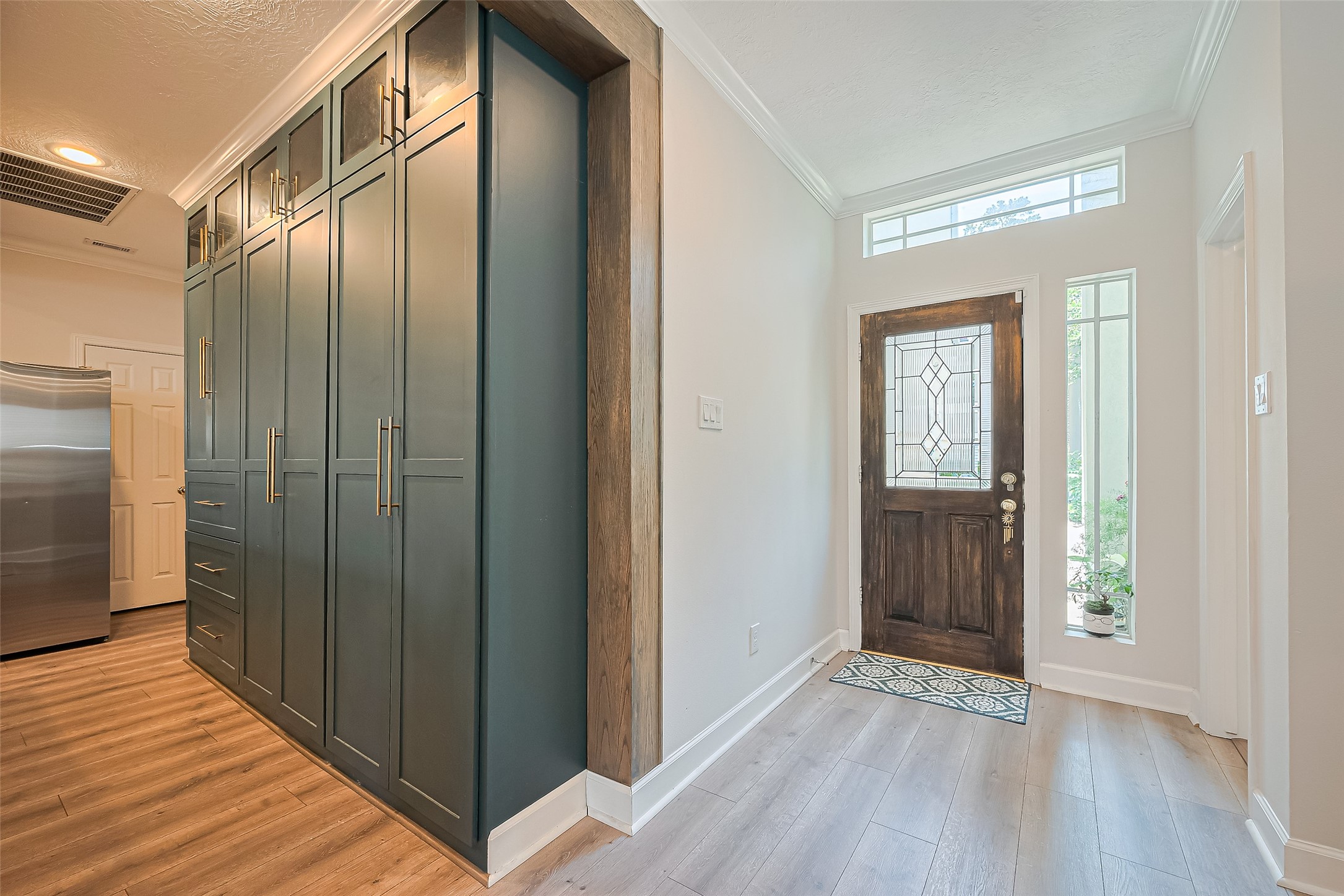 1413 Whispering Pines Drive, Unit 5 Houston, TX 77055 - Photo 9 of 47 a view of a hallway with wooden floor