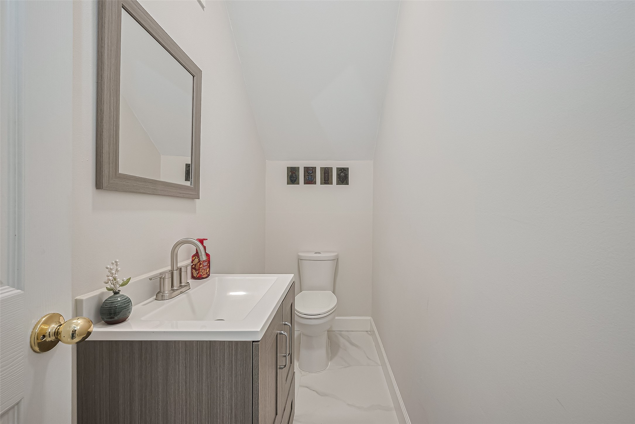 1413 Whispering Pines Drive, Unit 5 Houston, TX 77055 - Photo 10 of 47 a bathroom with a sink a toilet and mirror
