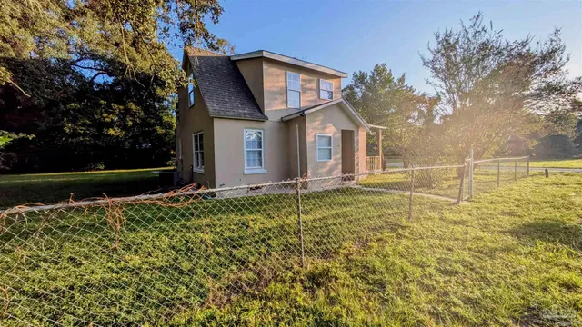 $1,325 | 3500 West Cervantes Street, Pensacola, FL 32505