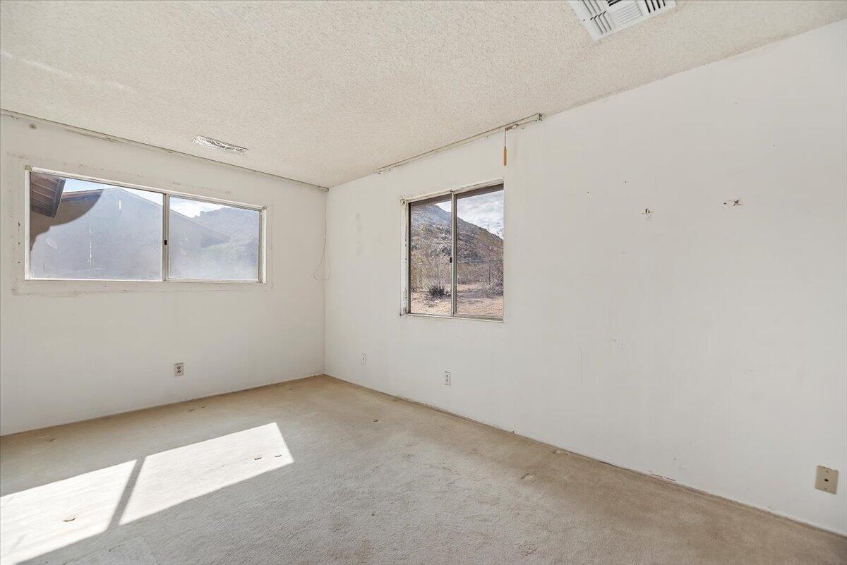 61313 El Coyote Lane Joshua Tree, CA 92252 - Photo 26 of 48 an empty room with a window