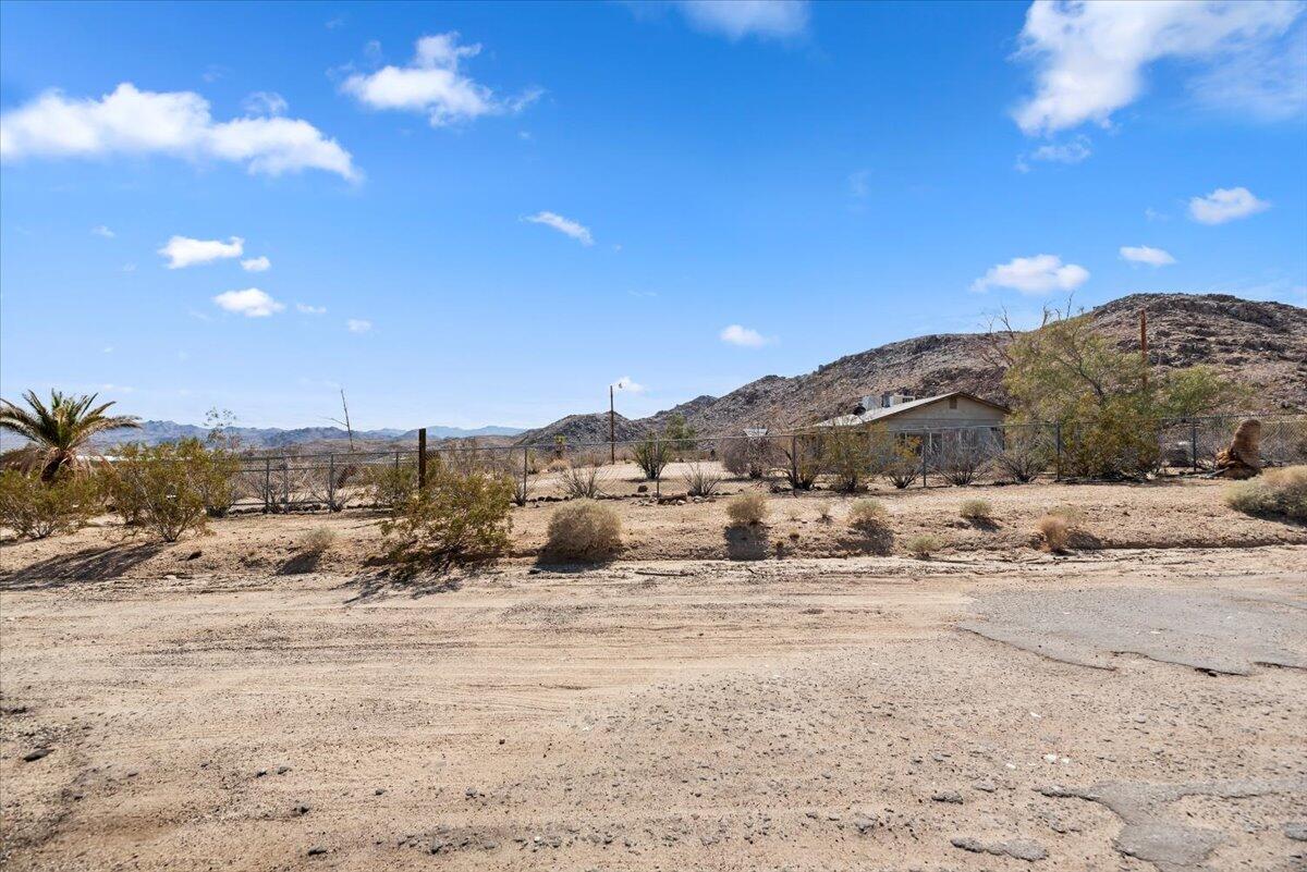 61313 El Coyote Lane Joshua Tree, CA 92252 - Photo 4 of 48 a view of the ocean and beach