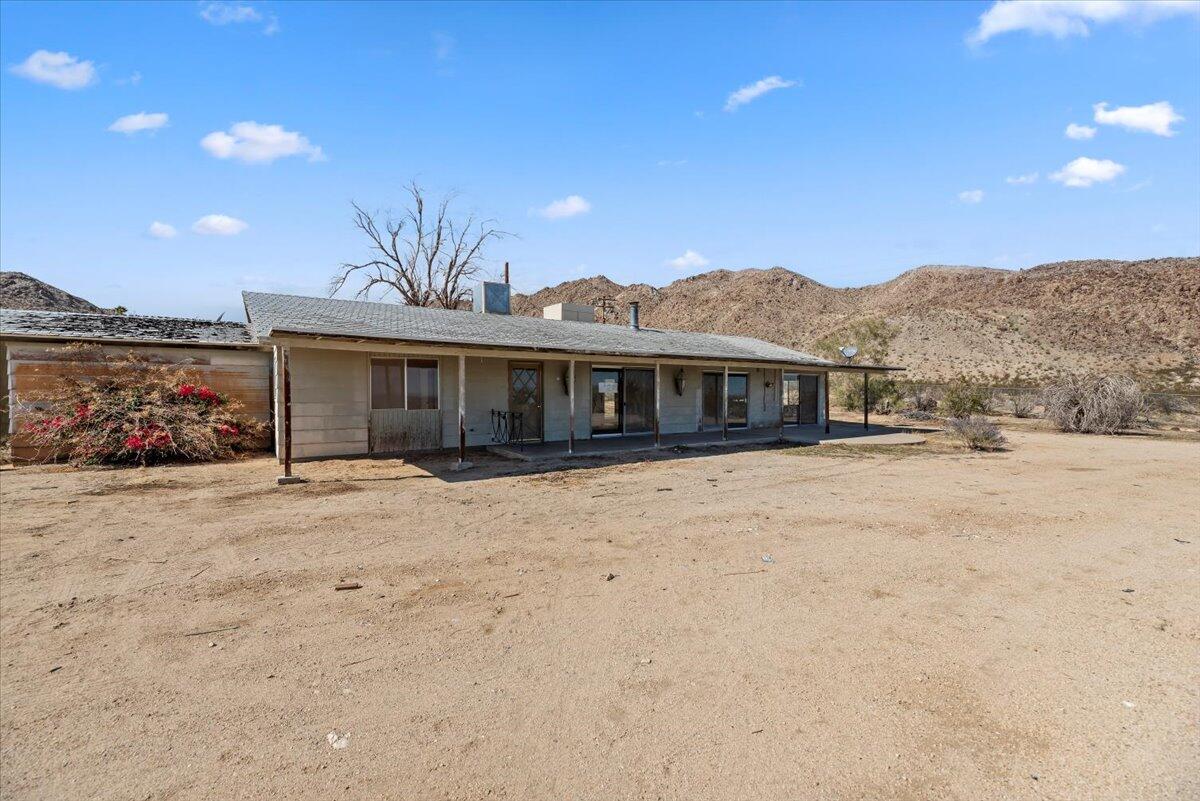 61313 El Coyote Lane Joshua Tree, CA 92252 - Photo 43 of 48 a front view of a house with a yard and garage