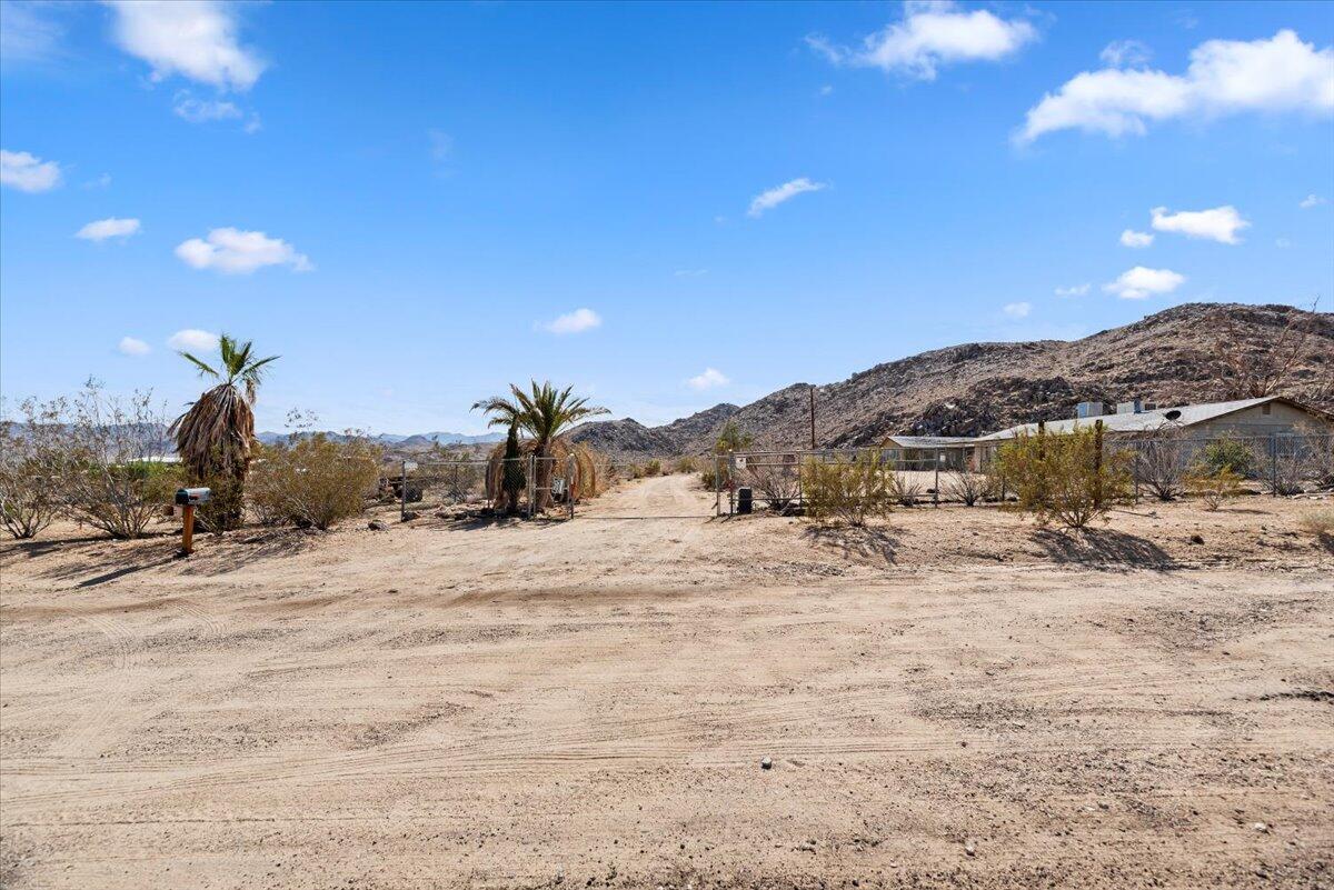 61313 El Coyote Lane Joshua Tree, CA 92252 - Photo 44 of 48 a view of ocean and a mountain