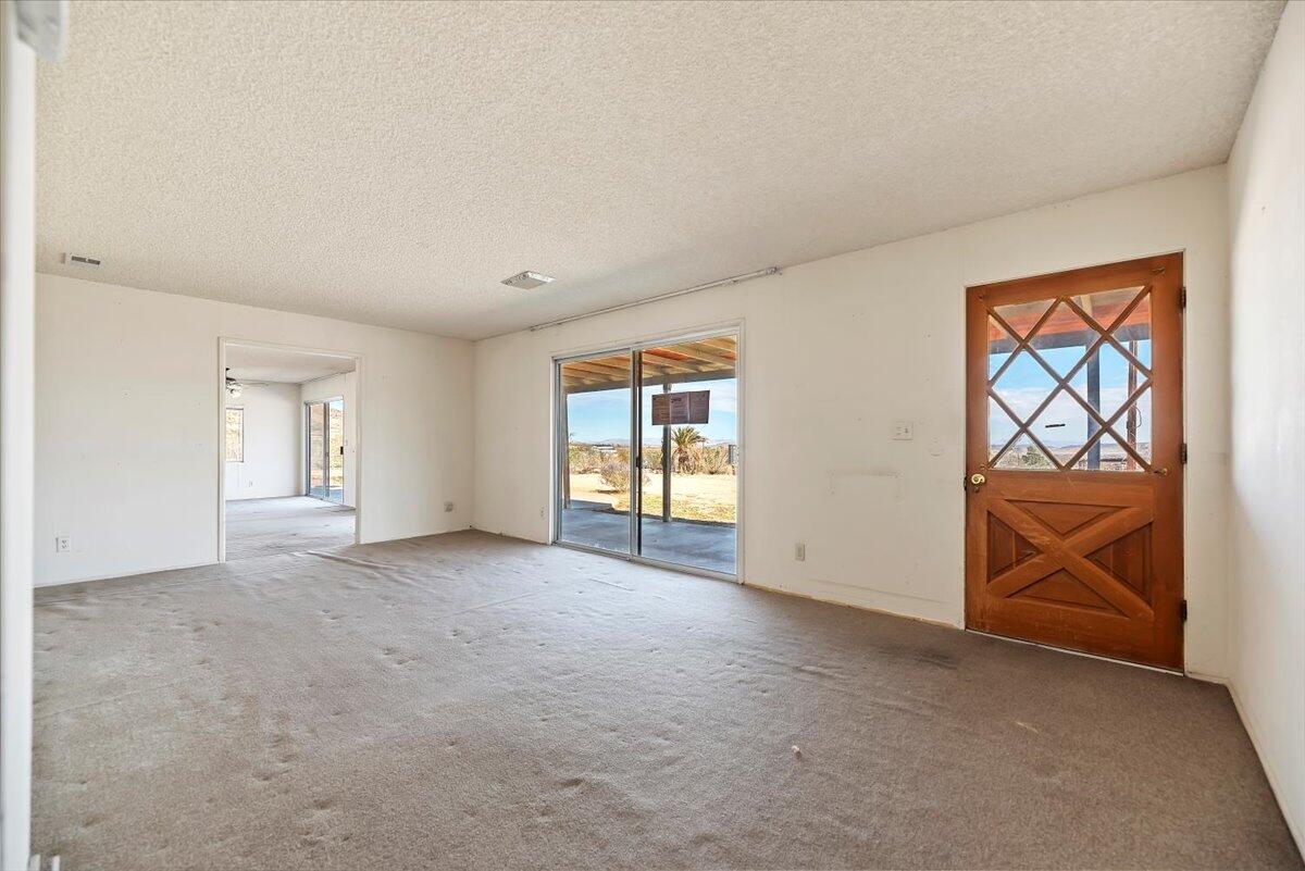 61313 El Coyote Lane Joshua Tree, CA 92252 - Photo 10 of 48 an empty room with windows