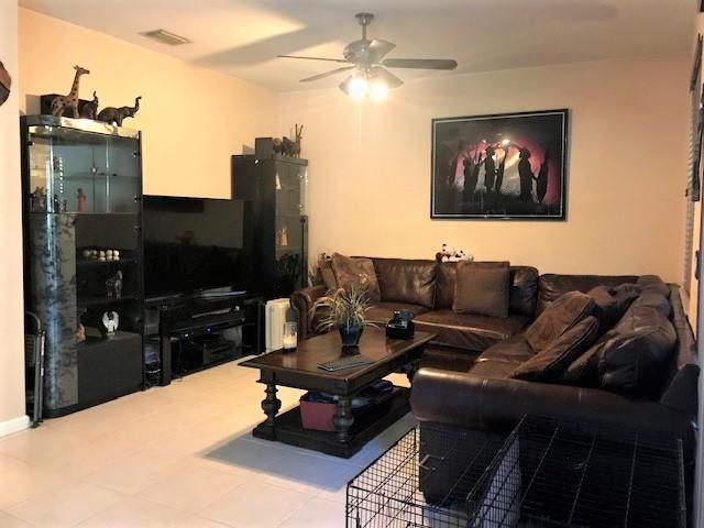 1270 Rose Gate Boulevard Riviera Beach, FL 33404 - Photo 14 of 25 1270 Rosegate fam room 2