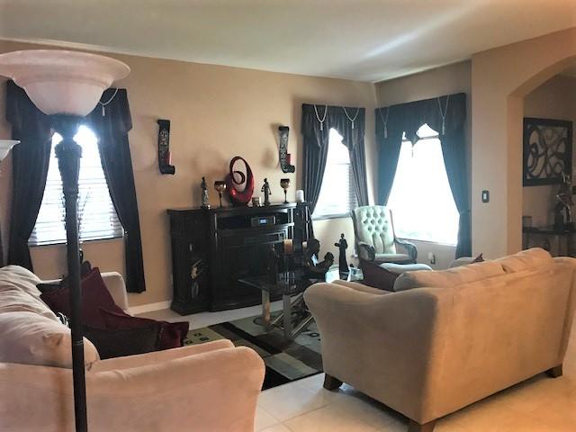 1270 Rose Gate Boulevard Riviera Beach, FL 33404 - Photo 4 of 25 1270 Rosegate living room