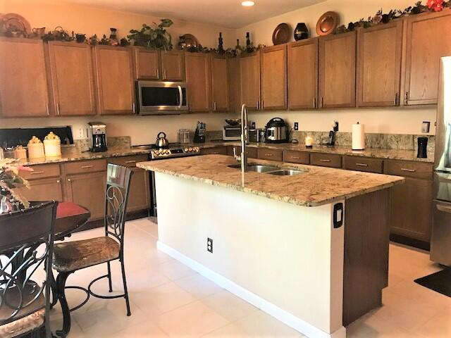 1270 Rose Gate Boulevard Riviera Beach, FL 33404 - Photo 8 of 25 1270 Rosegate kitchen 2