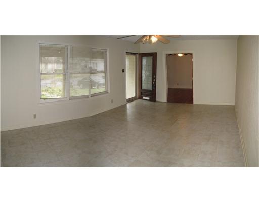 441 Waverly Drive Corpus Christi, TX 78412 - Photo 3 of 7 a view interior of a house and natural light