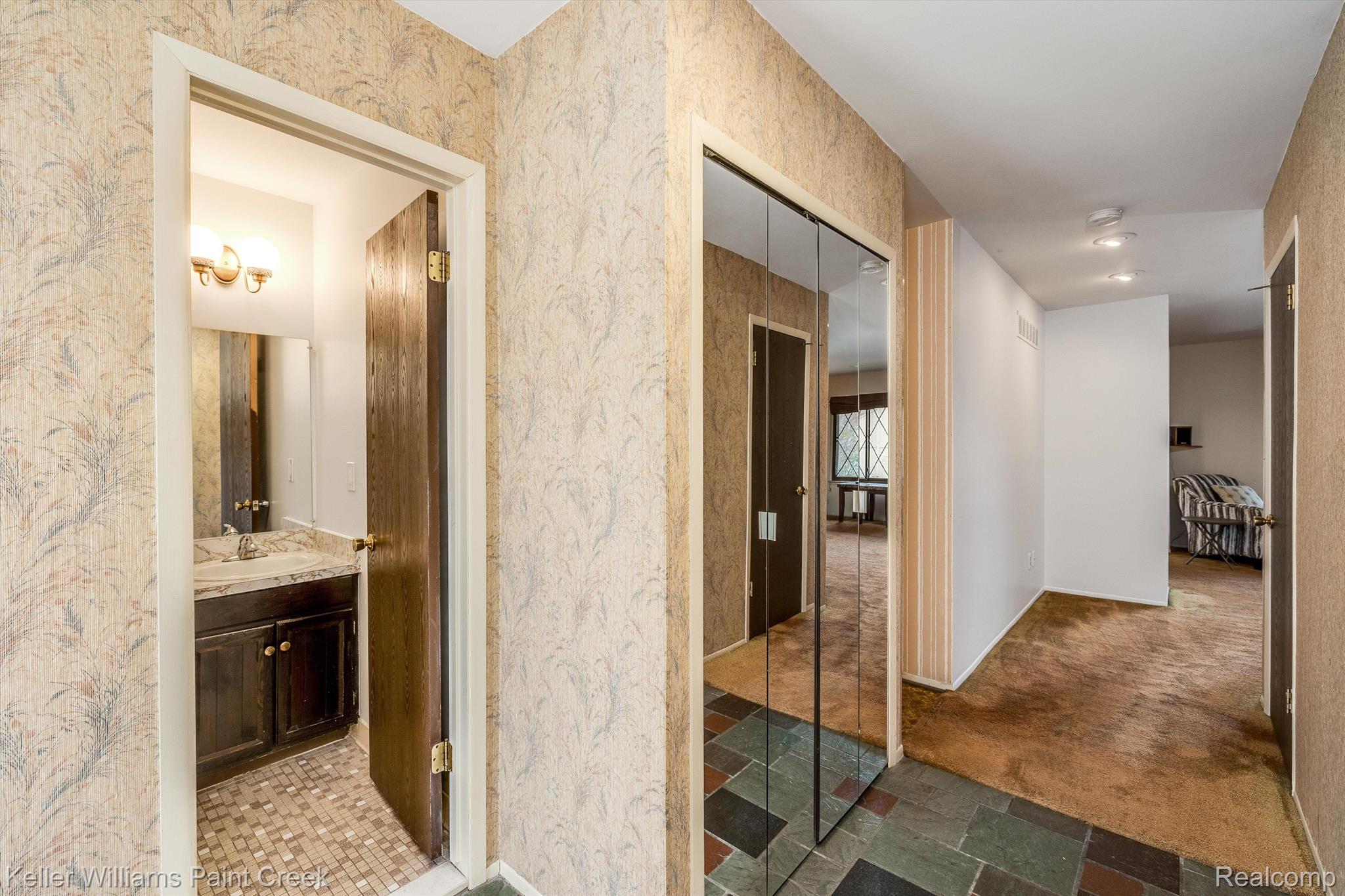 1968 Pondview Court Rochester, MI 48309 - Photo 6 of 45 Foyer