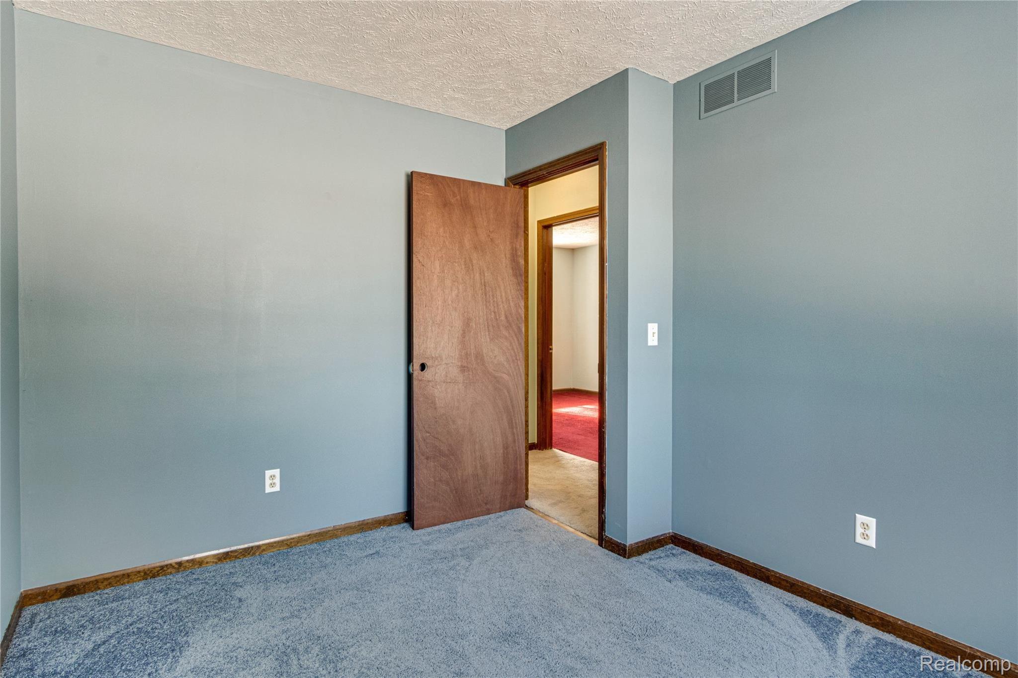 5166 Iosco Road Webberville, MI 48892 - Photo 20 of 33 Interiors (21 of 27).jpg
