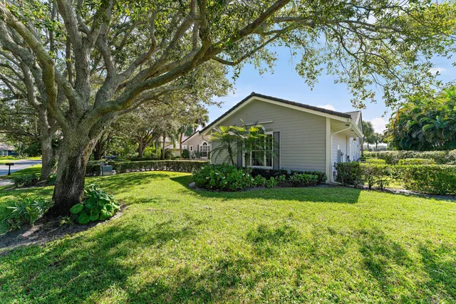 $1,499,000 | 18440 Southeast Lakeside Drive, Jupiter, FL 33469
