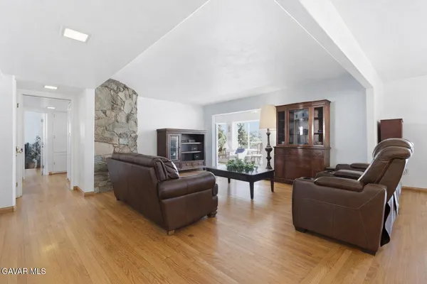 $999,999 | 9065 Elizabeth Lake Road, Leona Valley, CA 93551