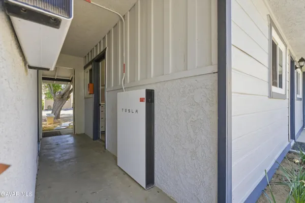 $999,999 | 9065 Elizabeth Lake Road, Leona Valley, CA 93551