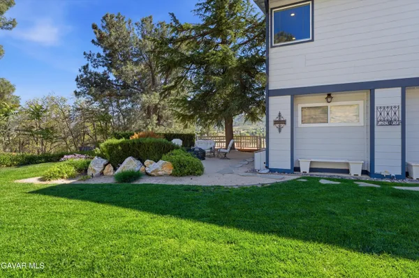 $999,999 | 9065 Elizabeth Lake Road, Leona Valley, CA 93551