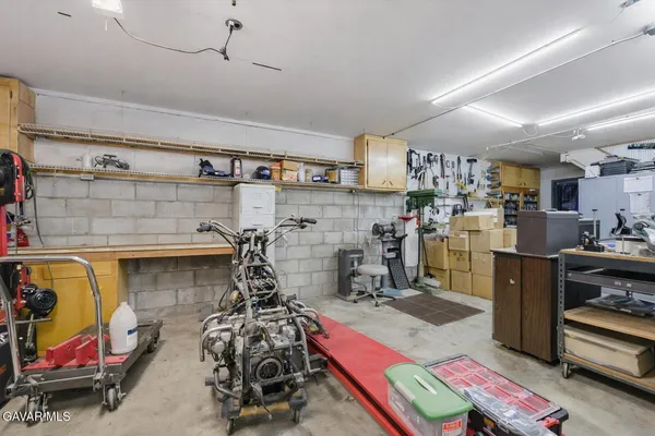 $999,999 | 9065 Elizabeth Lake Road, Leona Valley, CA 93551