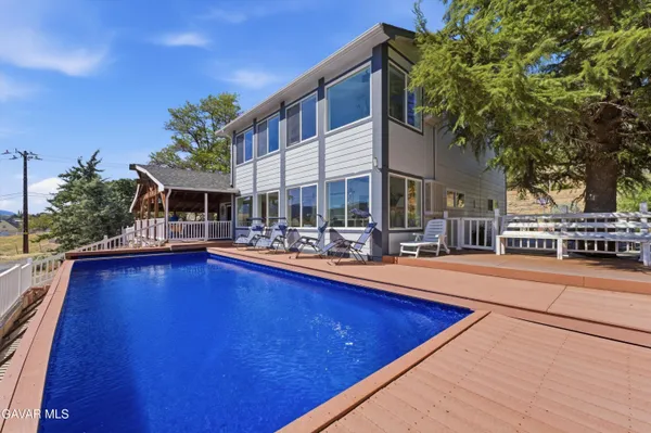 $999,999 | 9065 Elizabeth Lake Road, Leona Valley, CA 93551