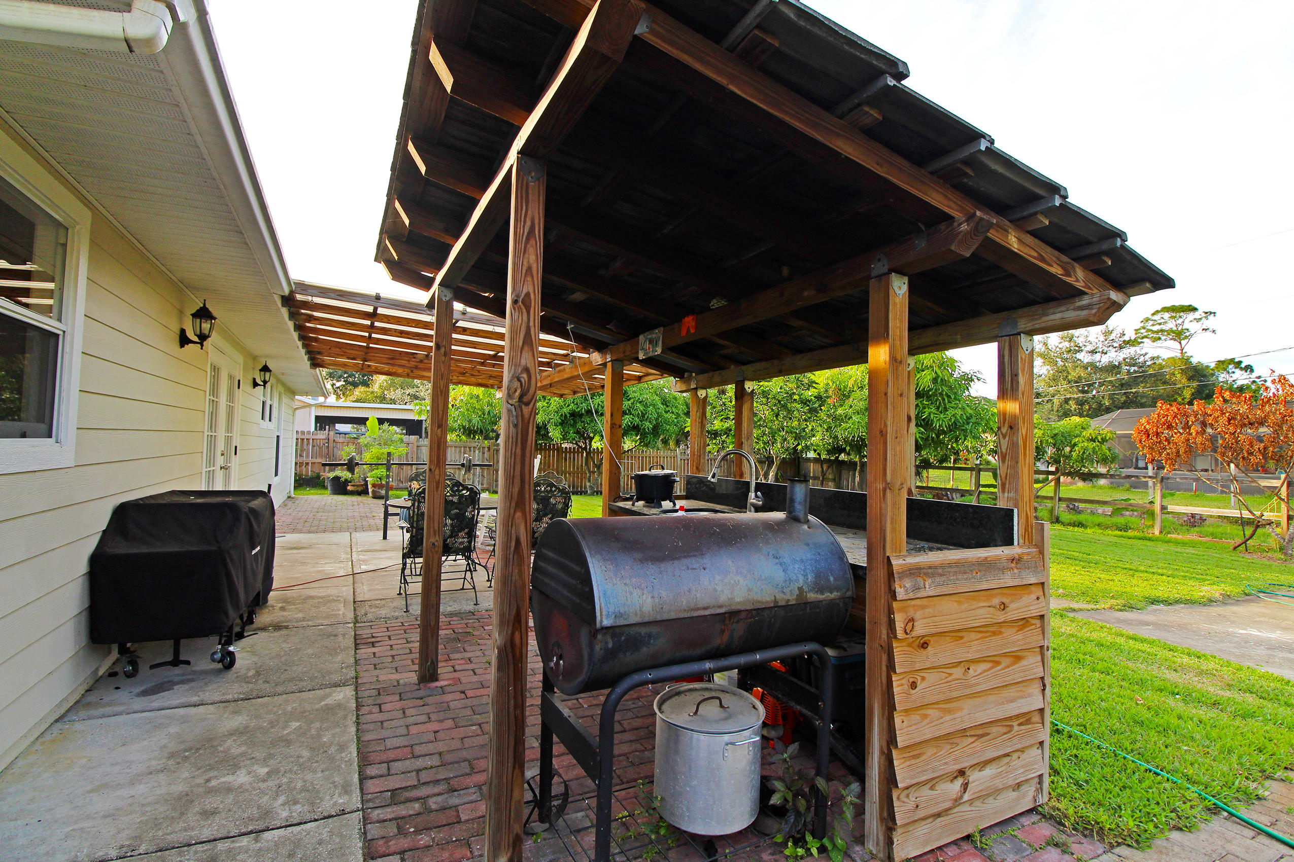 8206 Kenwood Road Fort Pierce, FL 34951 - Photo 25 of 30 back bar 2