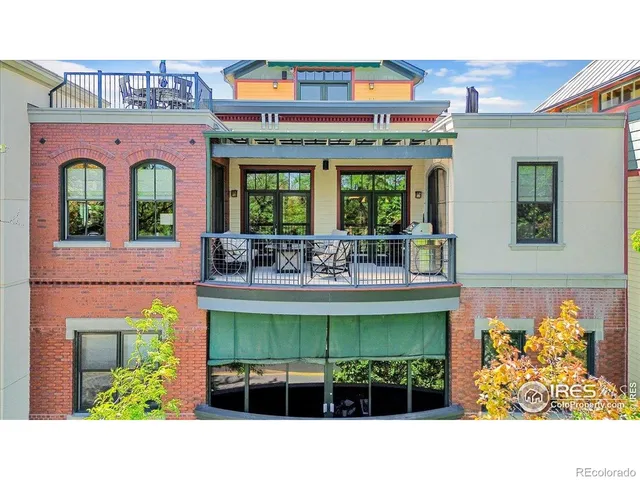 a house view with a outdoor space