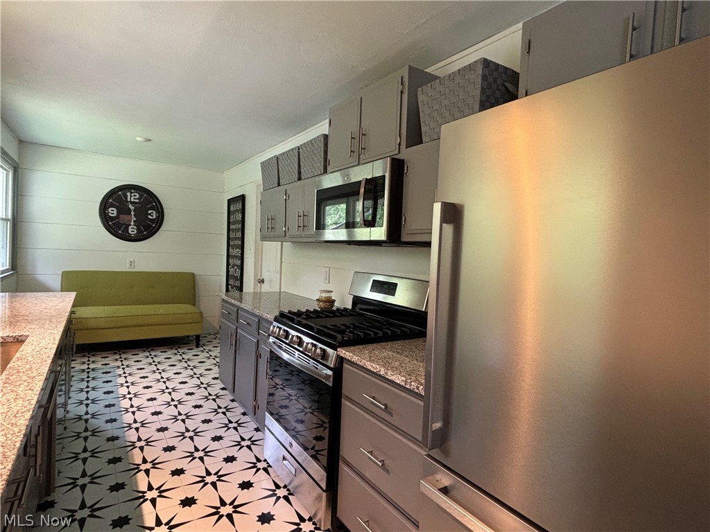 7595 Webster Road Cleveland, OH 44130 - Photo 8 of 45 Gallery Image 8
